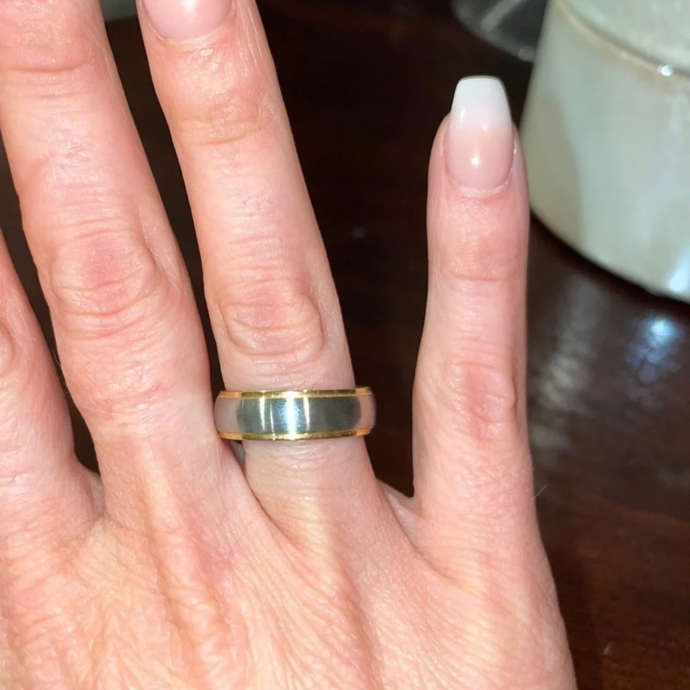 2 tone ring! stainless & gold plated band 💛🩶